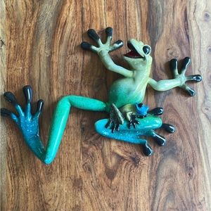 Kittys Critters frogs wall mount